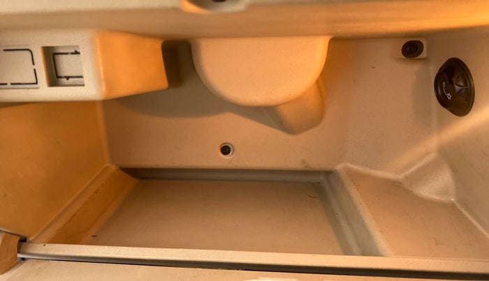 2019 Volkswagen Ameo HIGHLINE PLUS 1.0L 16 ALLOY, Petrol, Manual, 29,292 km, Cooled Glove Box