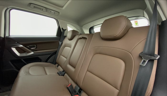 2022 Tata Harrier XZA PLUS, Diesel, Automatic, 10,037 km, Right Side Rear Door Cabin