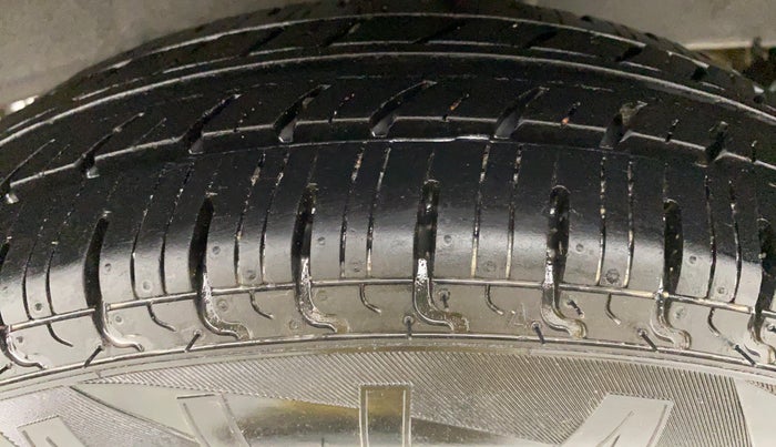 2017 Renault Kwid RXL, Petrol, Manual, 9,840 km, Left Rear Tyre Tread