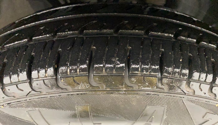 2017 Renault Kwid RXL, Petrol, Manual, 9,840 km, Right Front Tyre Tread