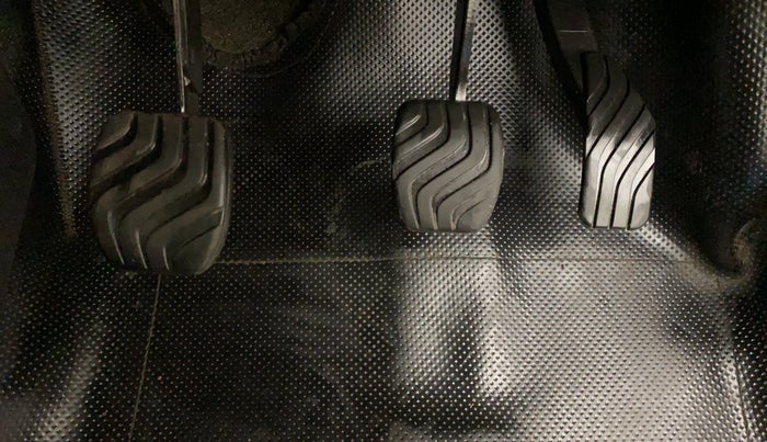 2017 Renault Kwid RXL, Petrol, Manual, 9,840 km, Pedals