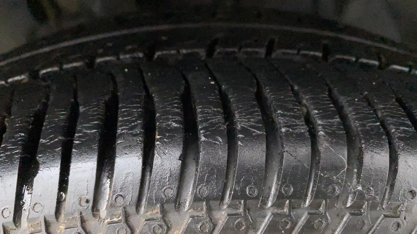2016 Ford Ecosport TITANIUM 1.5L PETROL, Petrol, Manual, 33,451 km, Right Front Tyre Tread