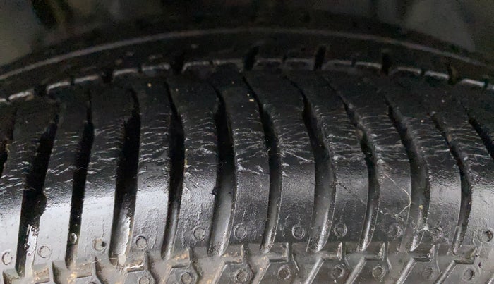 2016 Ford Ecosport TITANIUM 1.5L PETROL, Petrol, Manual, 33,451 km, Right Front Tyre Tread