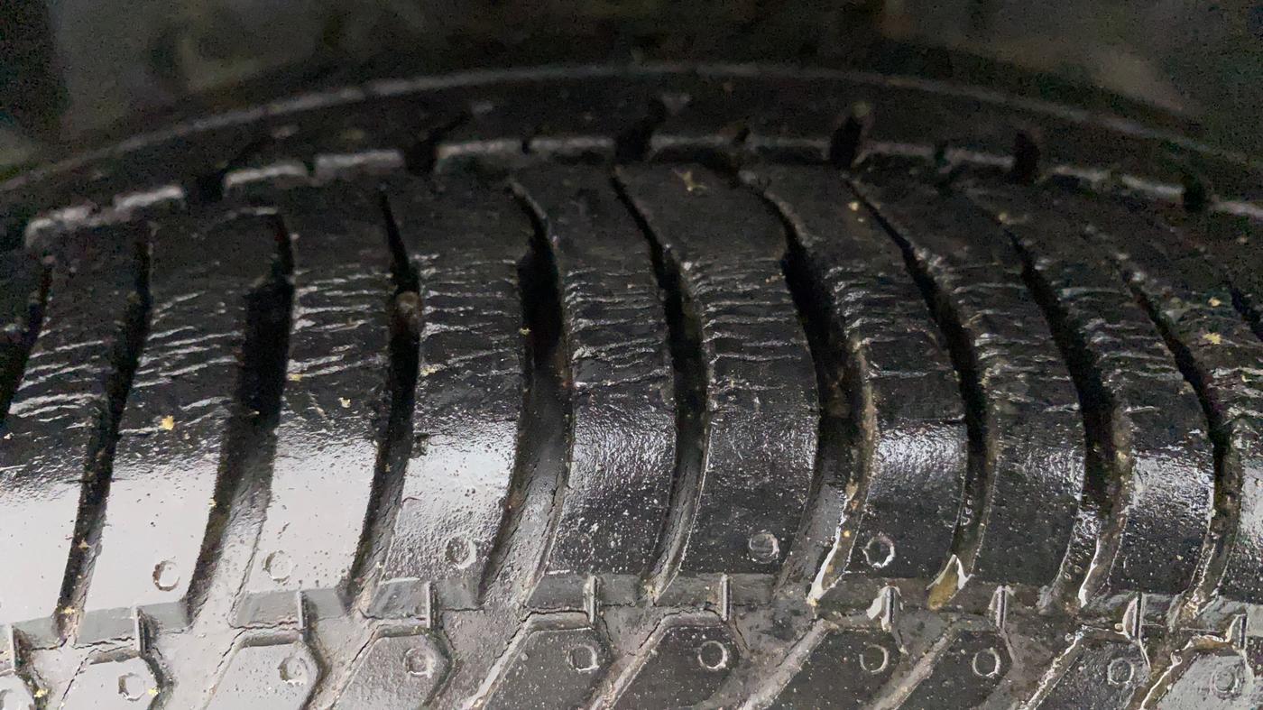 2016 Ford Ecosport TITANIUM 1.5L PETROL, Petrol, Manual, 33,451 km, Left Front Tyre Tread
