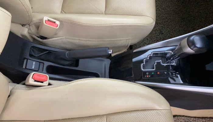 2018 Toyota YARIS VX CVT, Petrol, Automatic, 77,980 km, Gear Lever