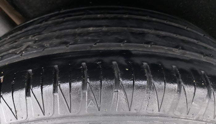 2018 Maruti Vitara Brezza ZDI+ DUAL TONE AMT, Diesel, Automatic, 56,825 km, Right Rear Tyre Tread