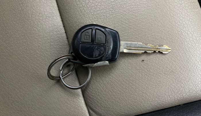 2014 Maruti Swift Dzire VDI, Diesel, Manual, 1,22,042 km, Key Close Up