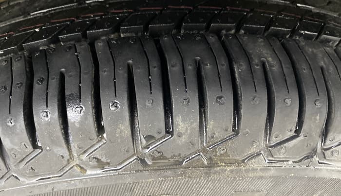 2014 Maruti Swift Dzire VDI, Diesel, Manual, 1,22,042 km, Right Front Tyre Tread