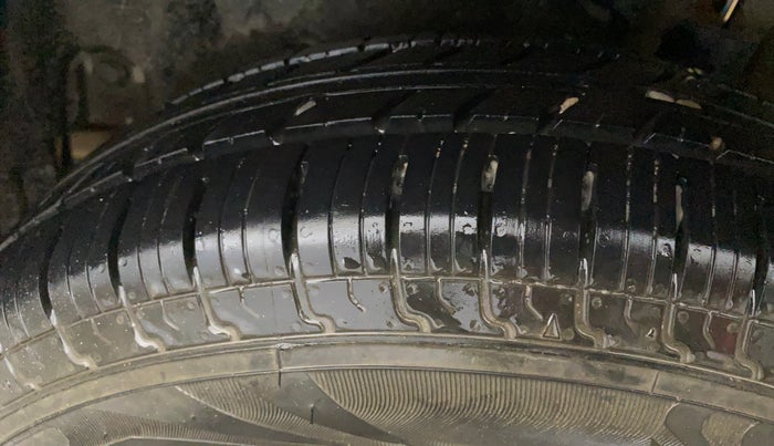 2014 Maruti Swift VXI, Petrol, Manual, 71,357 km, Left Rear Tyre Tread