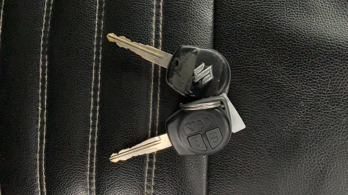 2014 Maruti Swift VXI, Petrol, Manual, 71,357 km, Key Close Up