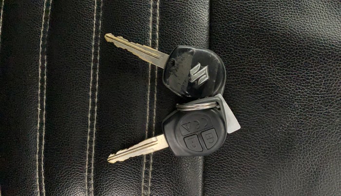 2014 Maruti Swift VXI, Petrol, Manual, 71,357 km, Key Close Up