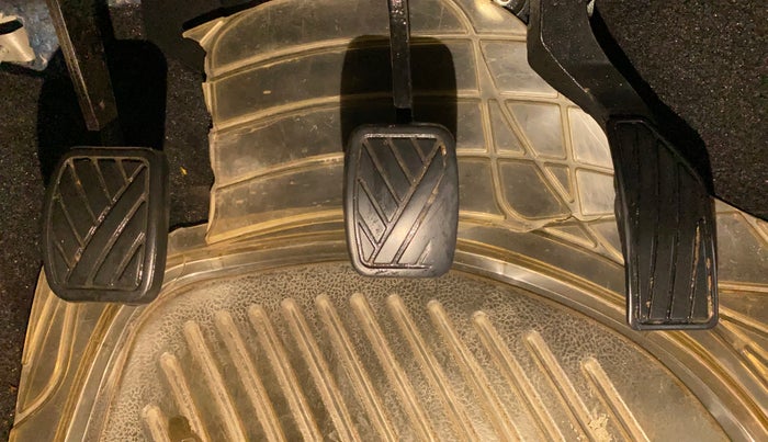 2014 Maruti Swift VXI, Petrol, Manual, 71,357 km, Pedals