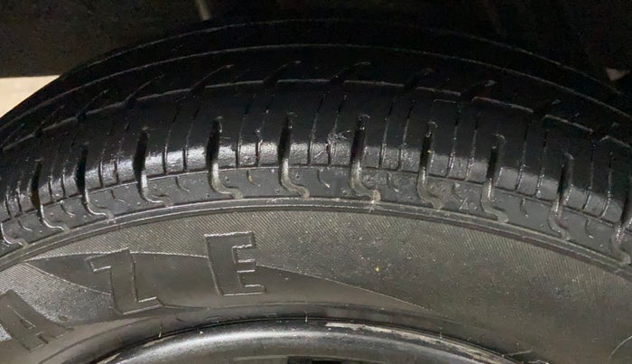 2018 Renault Kwid RXL, Petrol, Manual, 28,671 km, Right Rear Tyre Tread