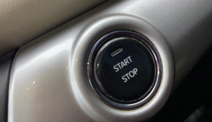 2022 Mahindra XUV700 AX 7 LUXURY D AT 7 STR, Diesel, Automatic, 43,313 km, Keyless Start/ Stop Button