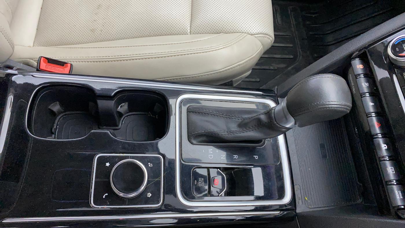 2022 Mahindra XUV700 AX 7 LUXURY D AT 7 STR, Diesel, Automatic, 43,313 km, Gear Lever