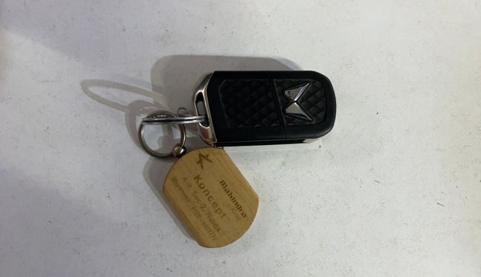 2022 Mahindra XUV700 AX 7 LUXURY D AT 7 STR, Diesel, Automatic, 43,313 km, Key Close Up