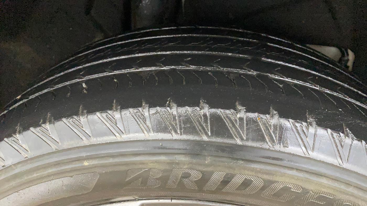2022 Mahindra XUV700 AX 7 LUXURY D AT 7 STR, Diesel, Automatic, 43,313 km, Right Rear Tyre Tread