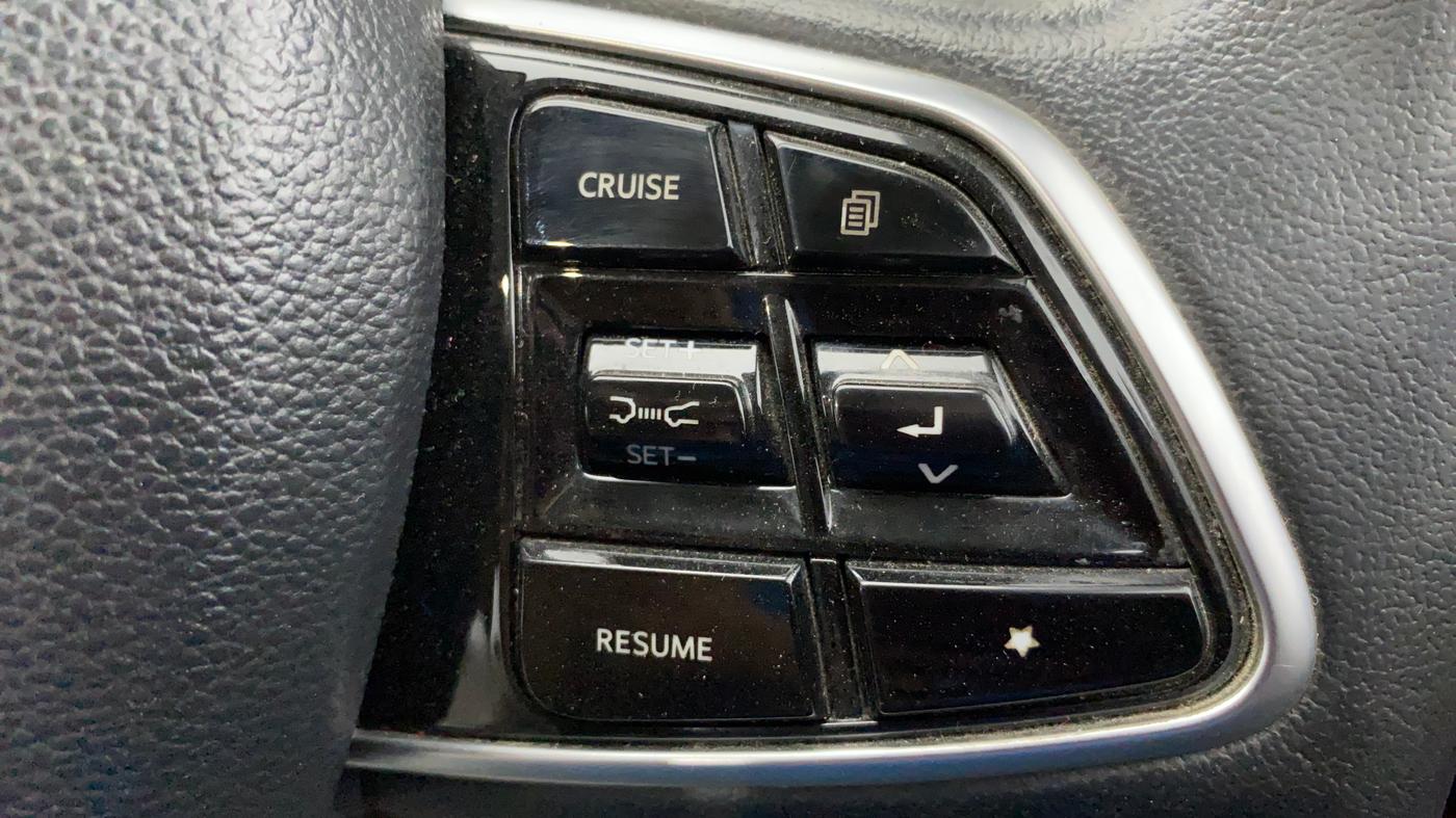 2022 Mahindra XUV700 AX 7 LUXURY D AT 7 STR, Diesel, Automatic, 43,313 km, Adaptive Cruise Control