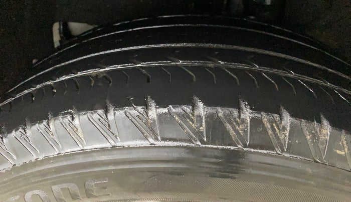 2022 Mahindra XUV700 AX 7 LUXURY D AT 7 STR, Diesel, Automatic, 43,313 km, Left Rear Tyre Tread