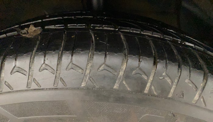 2021 Hyundai GRAND I10 NIOS SPORTZ 1.2 KAPPA VTVT CNG, CNG, Manual, 1,22,596 km, Right Front Tyre Tread