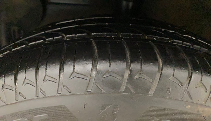 2021 Hyundai GRAND I10 NIOS SPORTZ 1.2 KAPPA VTVT CNG, CNG, Manual, 1,22,596 km, Left Front Tyre Tread