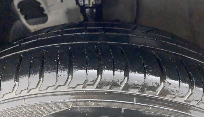 2022 Hyundai NEW I20 ASTA 1.2 MT, Petrol, Manual, 3,198 km, Left Front Tyre Tread