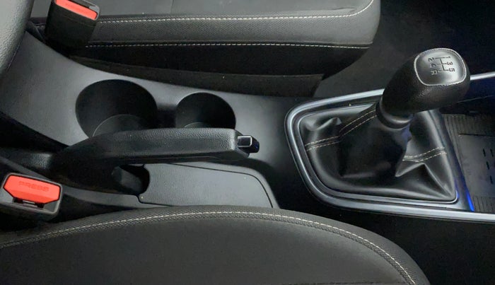 2022 Hyundai NEW I20 ASTA 1.2 MT, Petrol, Manual, 3,198 km, Gear Lever