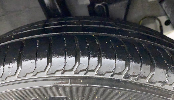 2022 Hyundai NEW I20 ASTA 1.2 MT, Petrol, Manual, 3,198 km, Left Rear Tyre Tread