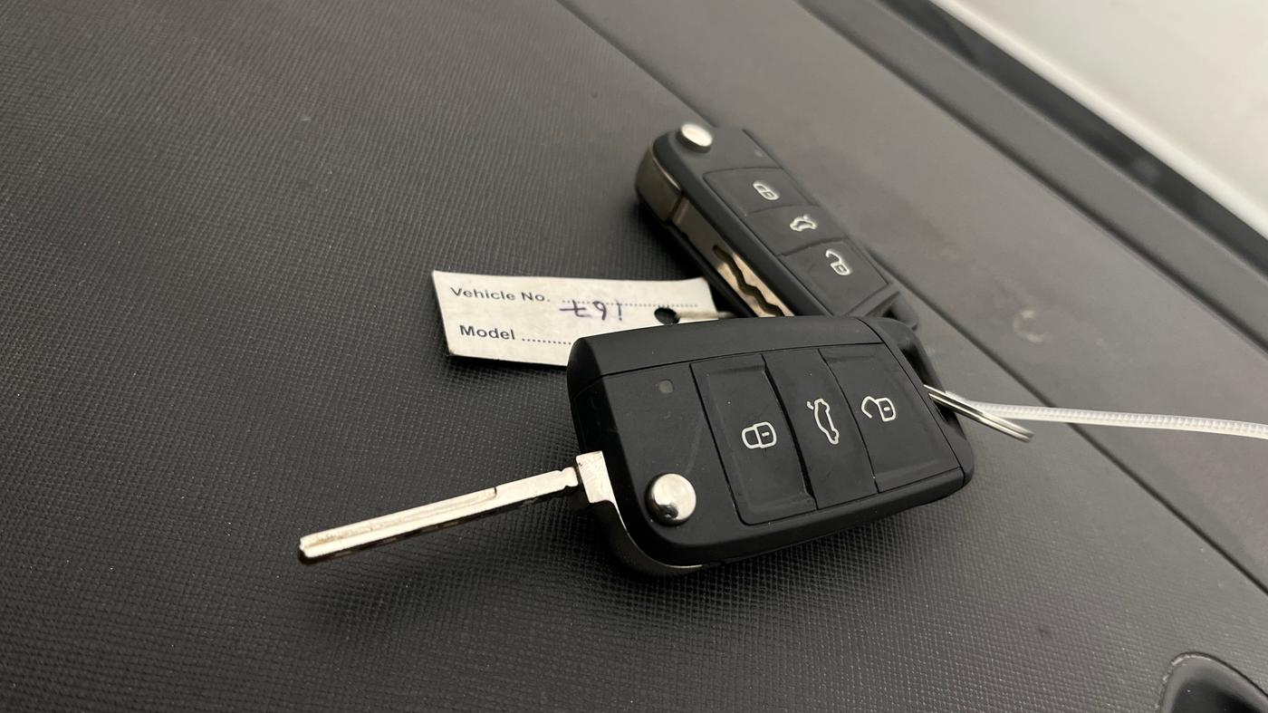 2022 Skoda SLAVIA STYLE 1.0L TSI MT, Petrol, Manual, 68,299 km, Key Close Up