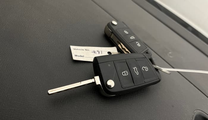 2022 Skoda SLAVIA STYLE 1.0L TSI MT, Petrol, Manual, 68,299 km, Key Close Up