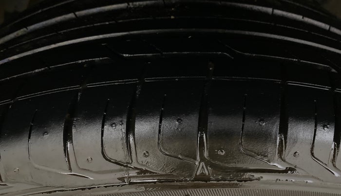 2022 Tata NEXON XZA PLUS (PREMIUM) PETROL JET, Petrol, Automatic, 16,873 km, Right Rear Tyre Tread