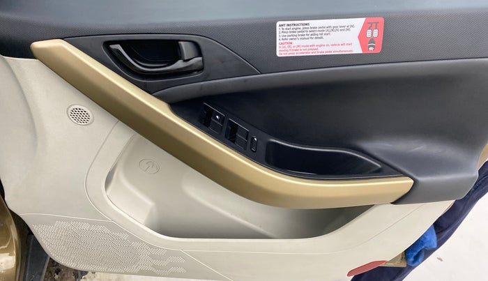 2022 Tata NEXON XZA PLUS (PREMIUM) PETROL JET, Petrol, Automatic, 16,873 km, Driver Side Door Panels Control