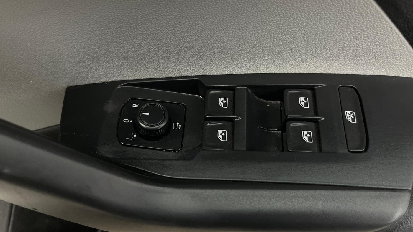 2021 Skoda KUSHAQ STYLE 1.0L TSI MT, Petrol, Manual, 73,194 km, Driver Side Door Panels Control