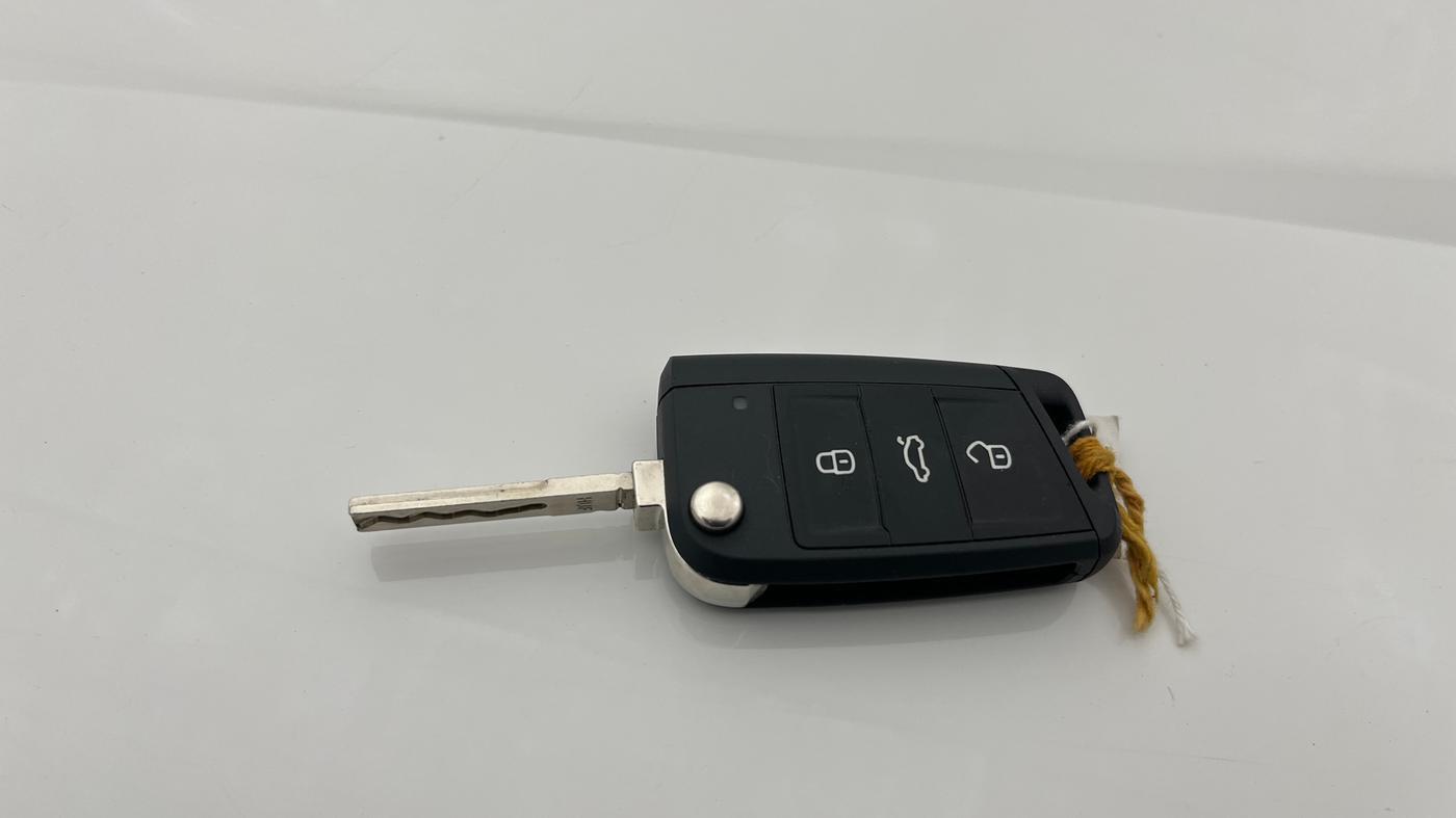 2021 Skoda KUSHAQ STYLE 1.0L TSI MT, Petrol, Manual, 73,194 km, Key Close Up
