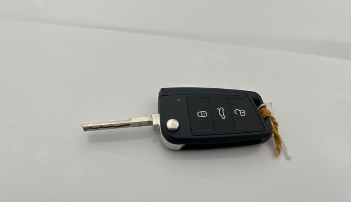 2021 Skoda KUSHAQ STYLE 1.0L TSI MT, Petrol, Manual, 73,194 km, Key Close Up