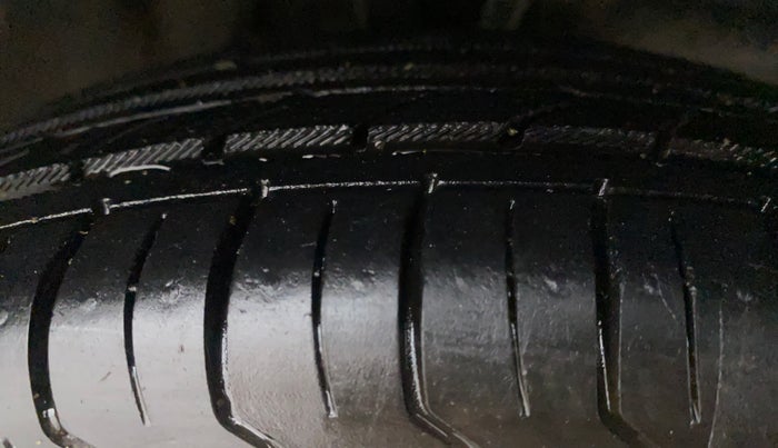 2013 Hyundai i10 SPORTZ 1.2, Petrol, Manual, 54,806 km, Right Front Tyre Tread