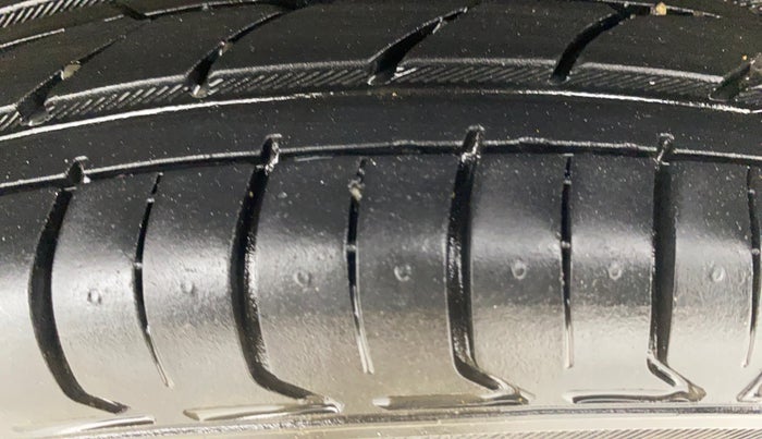 2013 Maruti Wagon R 1.0 VXI, Petrol, Manual, 16,805 km, Left Rear Tyre Tread