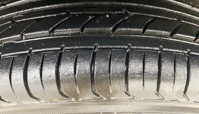 2013 Maruti Wagon R 1.0 VXI, Petrol, Manual, 16,805 km, Right Front Tyre Tread