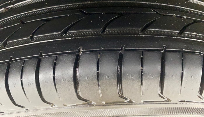 2013 Maruti Wagon R 1.0 VXI, Petrol, Manual, 16,805 km, Right Rear Tyre Tread