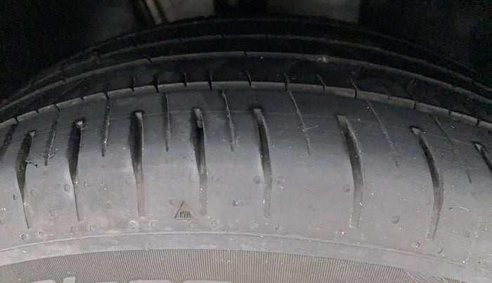 2021 Volkswagen TAIGUN GT PLUS 1.5 TSI DSG, Petrol, Automatic, 19,283 km, Right Front Tyre Tread