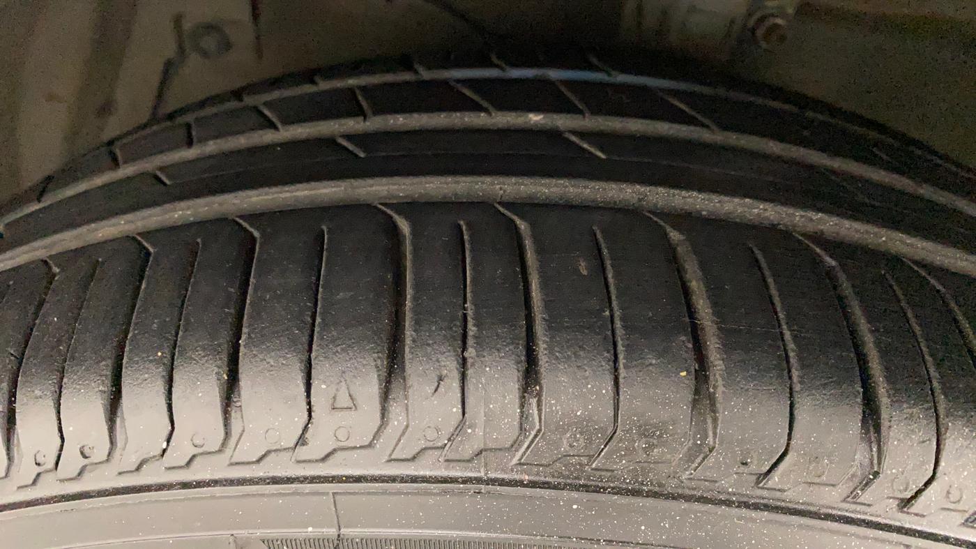 2018 Maruti Ciaz ZETA 1.4  AT PETROL, Petrol, Automatic, 84,490 km, Left Front Tyre Tread