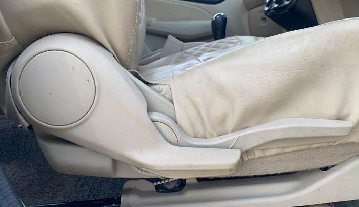 2024 Maruti Dzire VXI, Petrol, Manual, 26,092 km, Driver Side Adjustment Panel