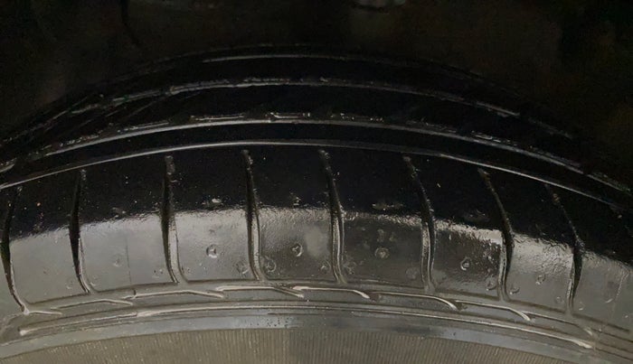 2017 Hyundai Elite i20 MAGNA 1.2, CNG, Manual, 55,326 km, Left Front Tyre Tread