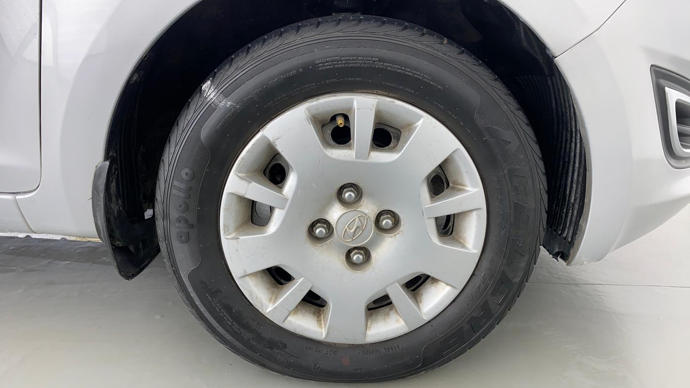 2013 Hyundai i20 MAGNA O 1.2, Petrol, Manual, 31,336 km, Right Front Wheel