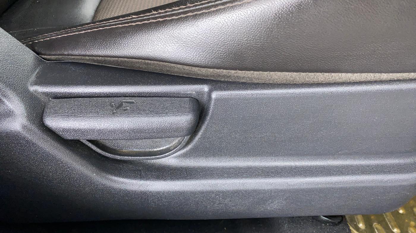 2013 Hyundai i20 MAGNA O 1.2, Petrol, Manual, 31,336 km, Driver Side Adjustment Panel