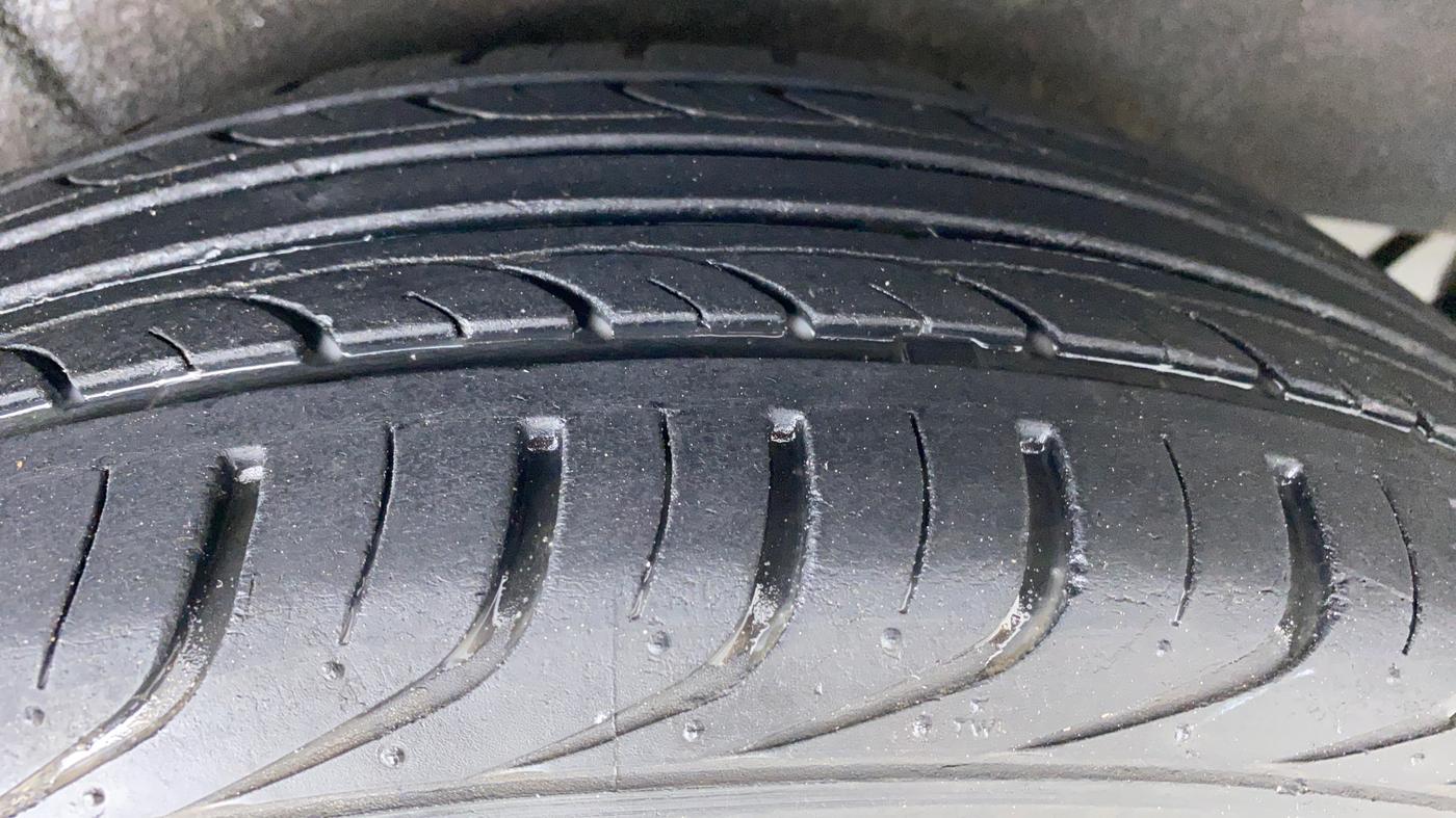 2013 Hyundai i20 MAGNA O 1.2, Petrol, Manual, 31,336 km, Right Rear Tyre Tread