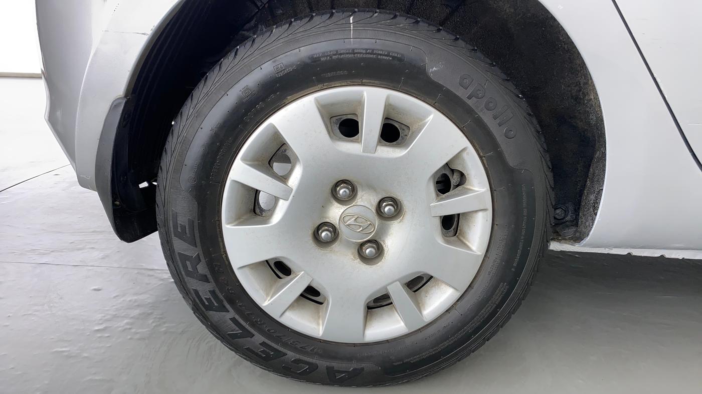 2013 Hyundai i20 MAGNA O 1.2, Petrol, Manual, 31,336 km, Right Rear Wheel