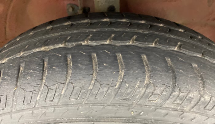 2010 Maruti Wagon R 1.0 VXI, Petrol, Manual, 27,469 km, Right Front Tyre Tread