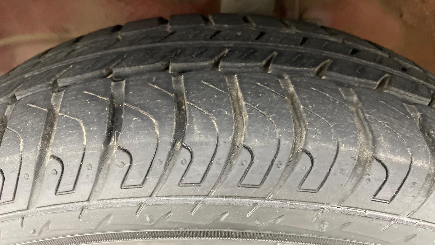 2010 Maruti Wagon R 1.0 VXI, Petrol, Manual, 27,469 km, Left Front Tyre Tread