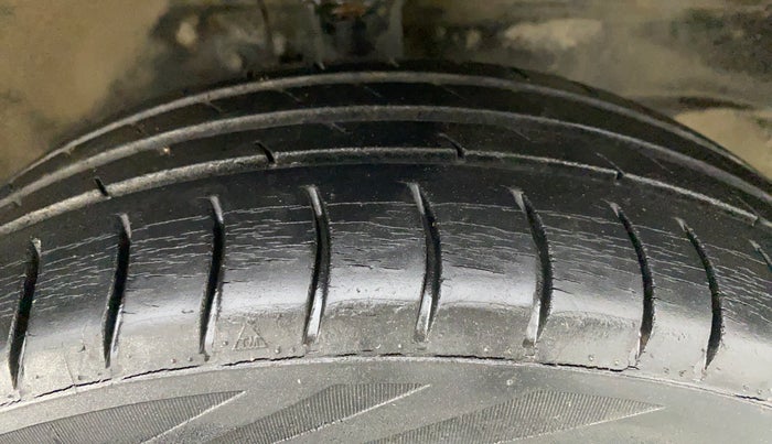 2010 Maruti Wagon R 1.0 VXI, Petrol, Manual, 59,180 km, Right Front Tyre Tread